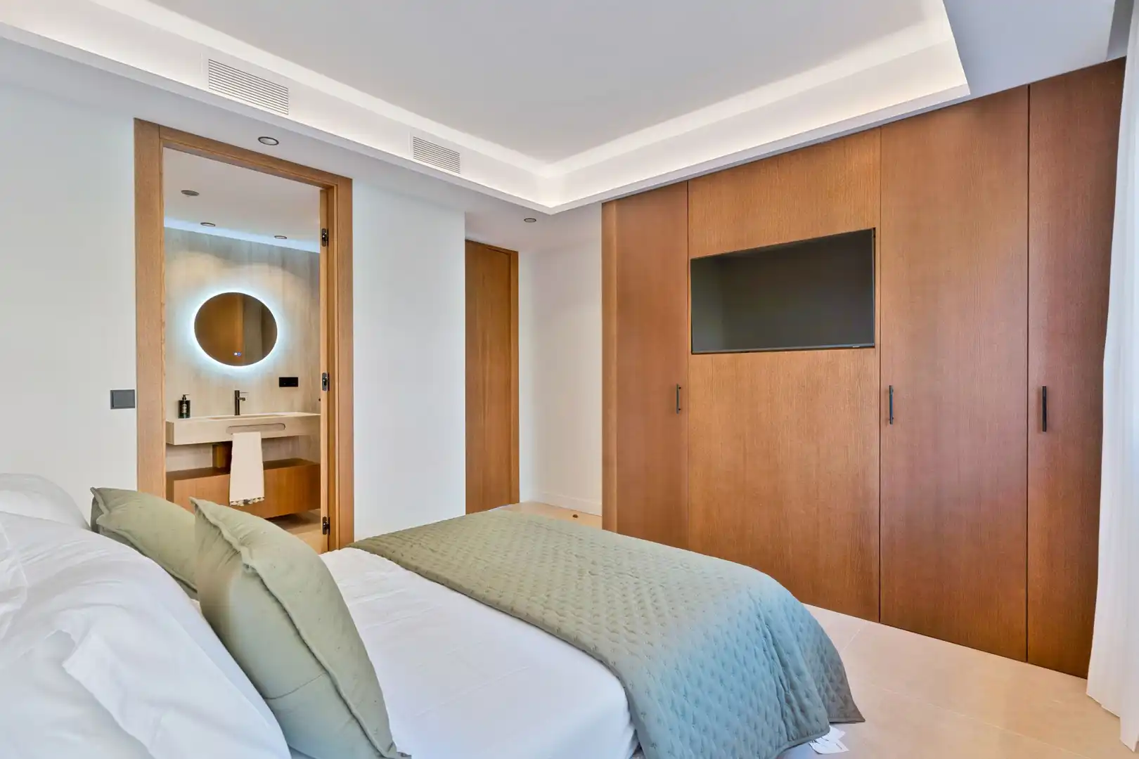 Bedroom of Apartments for sale in Marbella  with Air Conditioner, Terrace and Swimming Pool