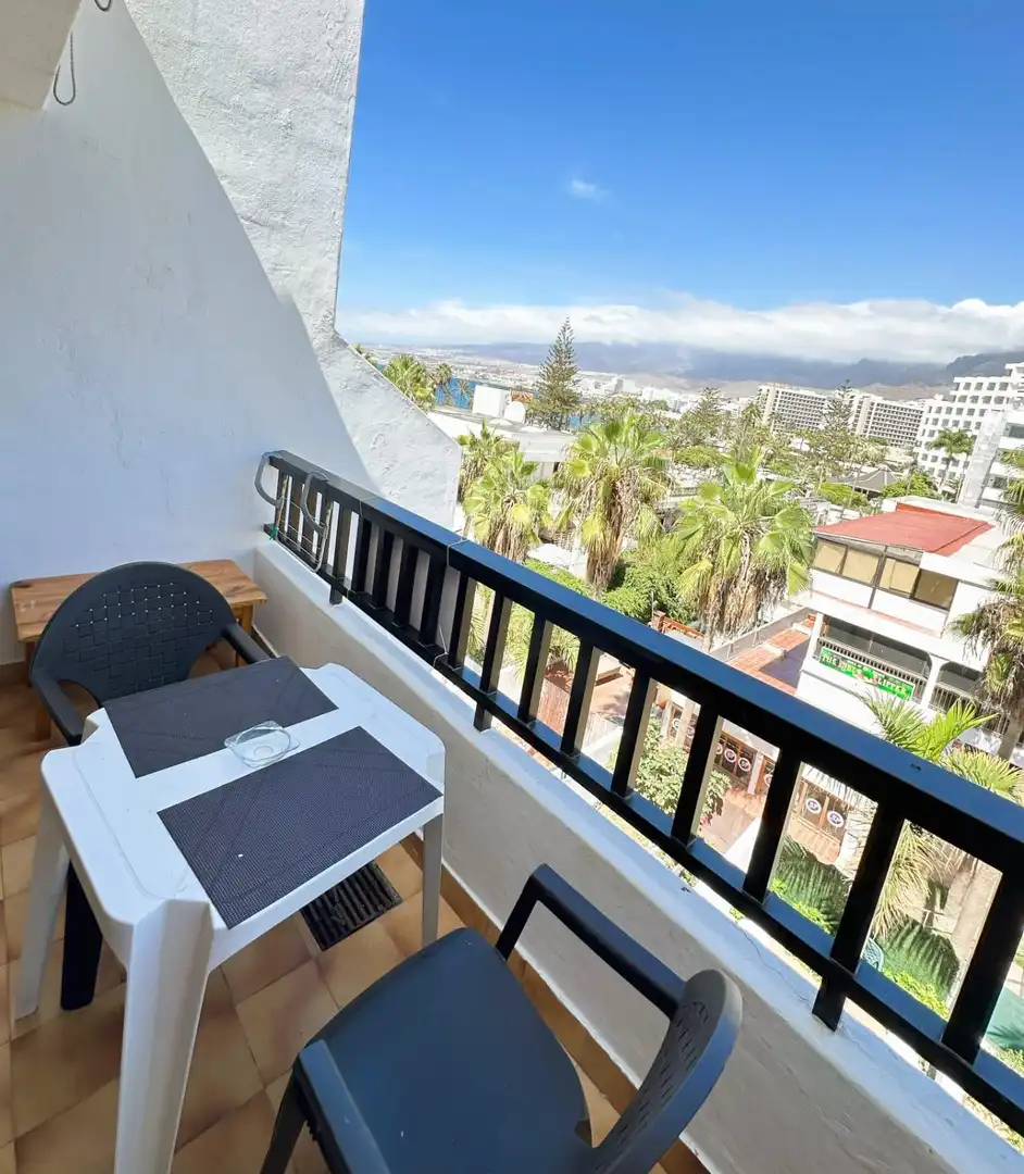 Vista exterior de Àtic en venda en Arona amb Aire condicionat, Jardí privat i Terrassa