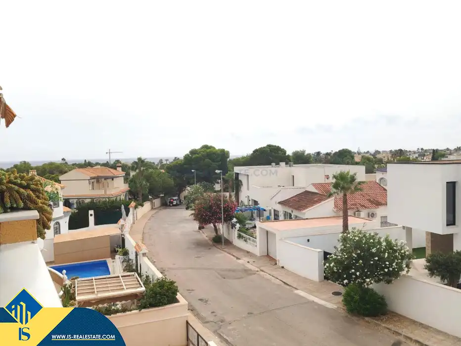 Vista exterior de Pis en venda en Orihuela amb Terrassa, Moblat i Piscina comunitària