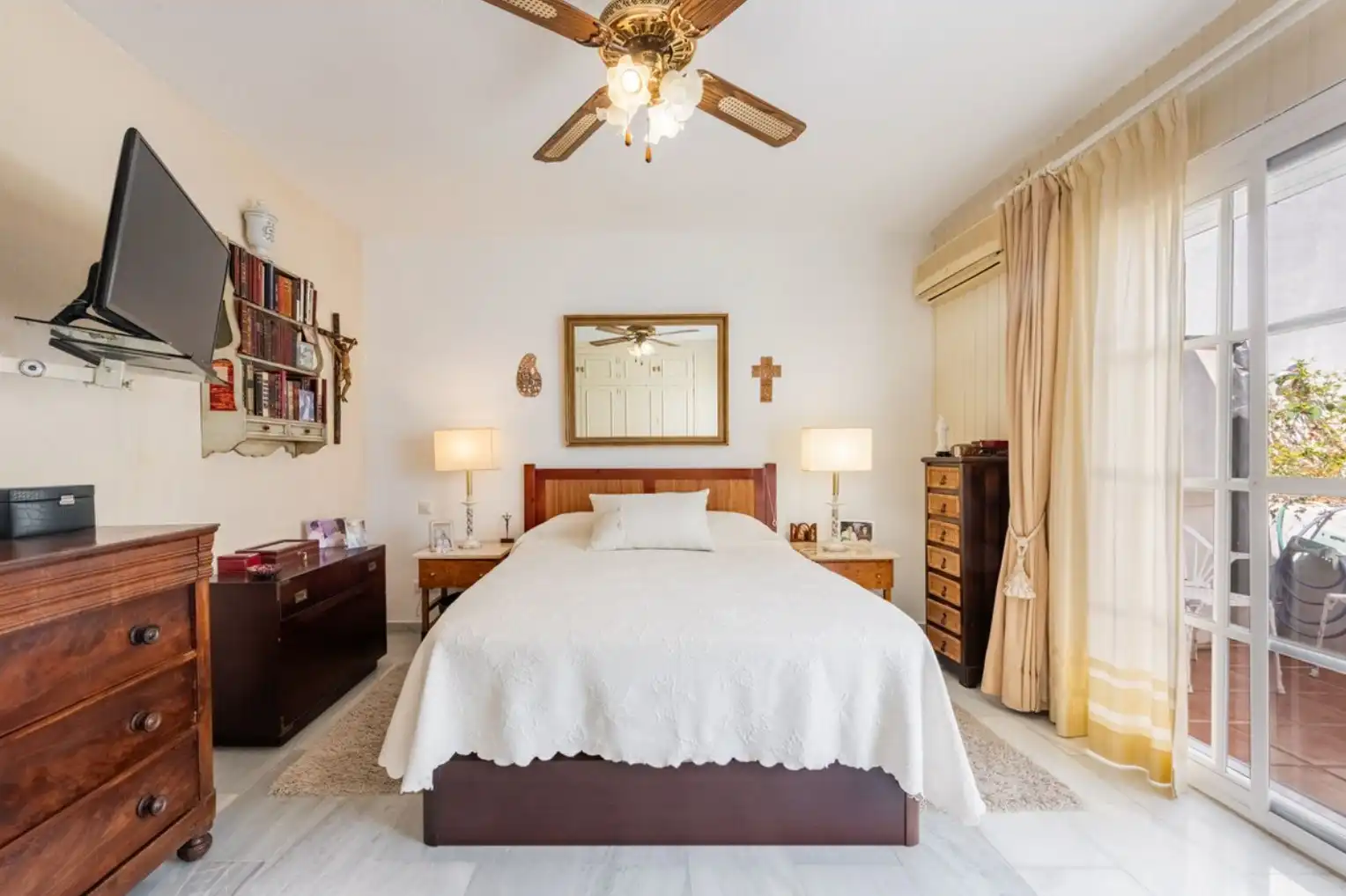 Habitación de Casa adosada en venta en Estepona con Aire acondicionado, Terraza y Amueblado