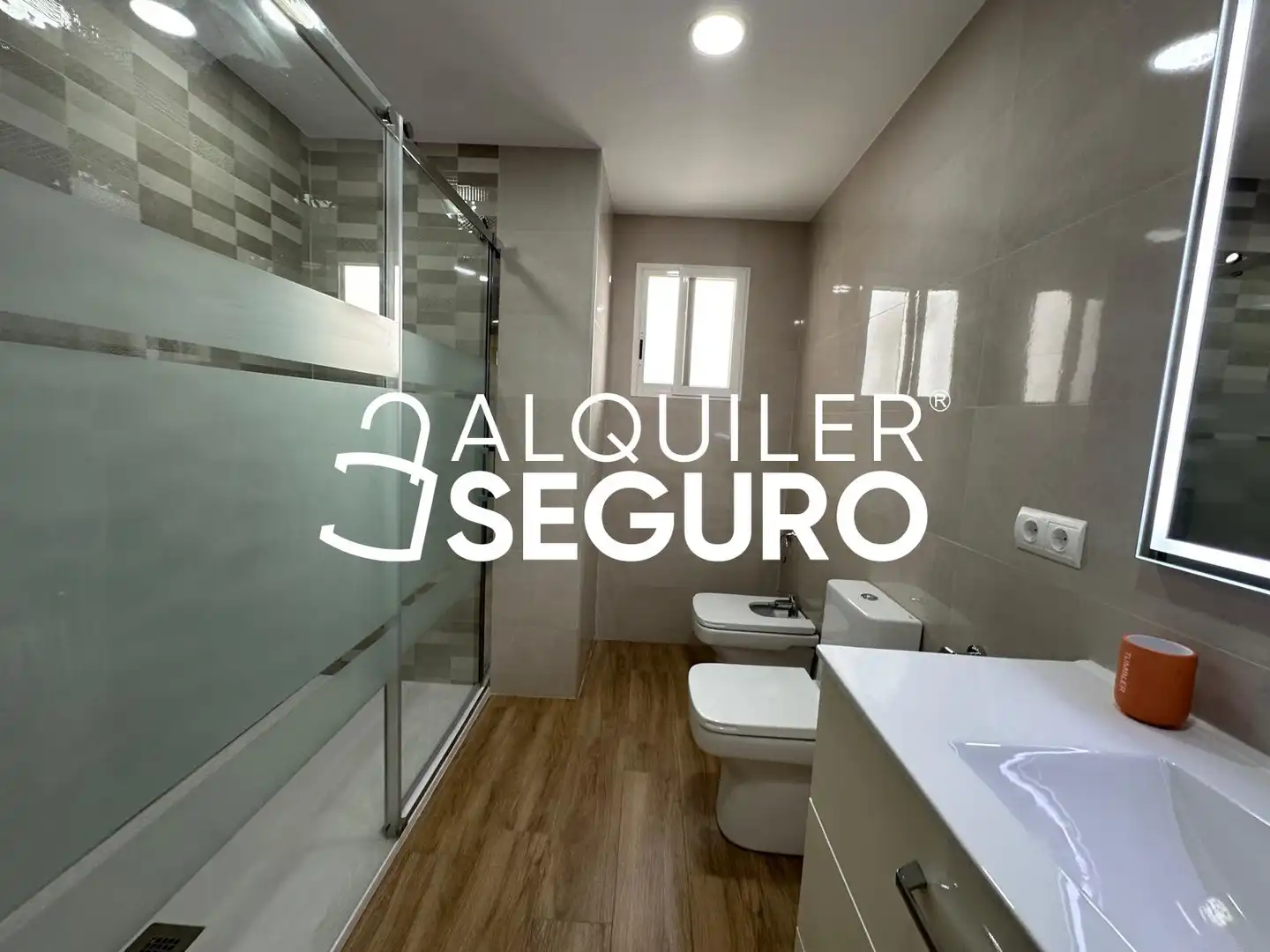 Bathroom of Flat for rent in Chiva  with Air Conditioner, Terrace and Furnished