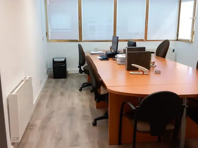 Oficina de lloguer en Mollerussa amb Aire condicionat, Calefacció i Moblat