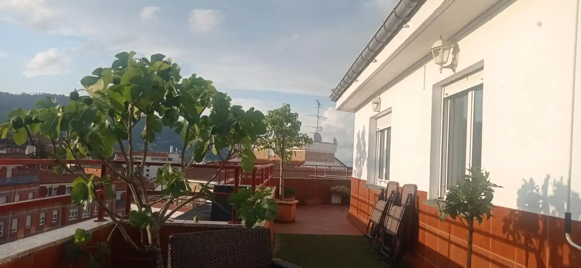 Terrassa de Àtic per a compartir en Oviedo  amb Parquet, Moblat i Forn