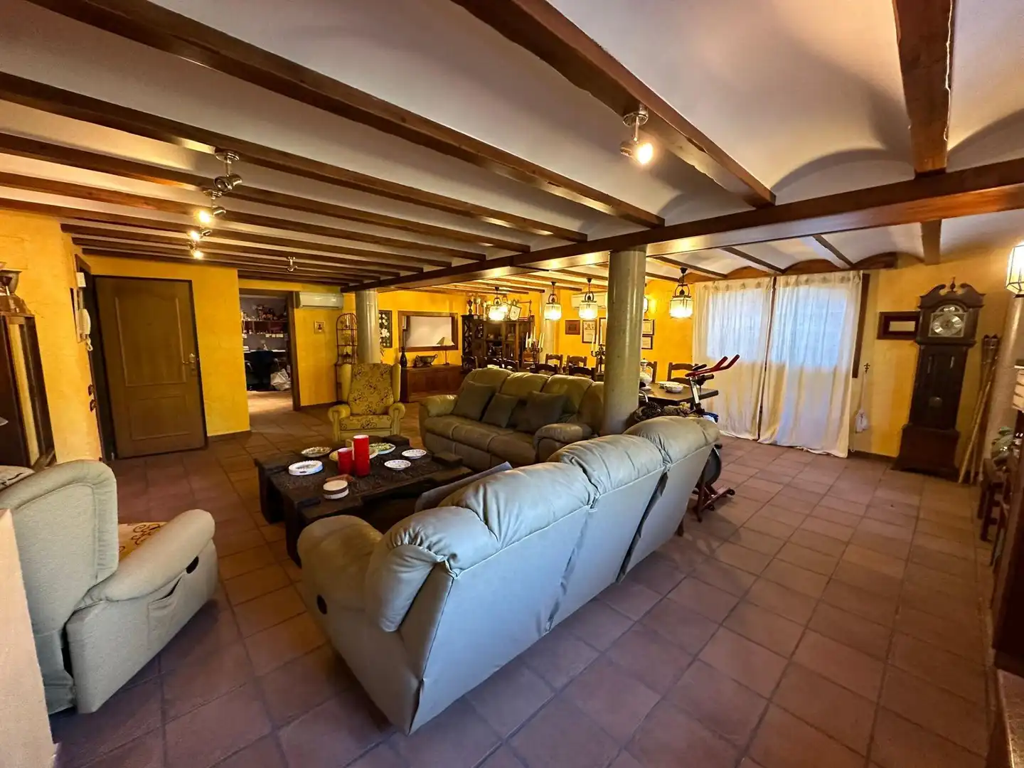 Sala d'estar de Casa o xalet en venda en Benicasim / Benicàssim amb Aire condicionat, Jardí privat i Terrassa