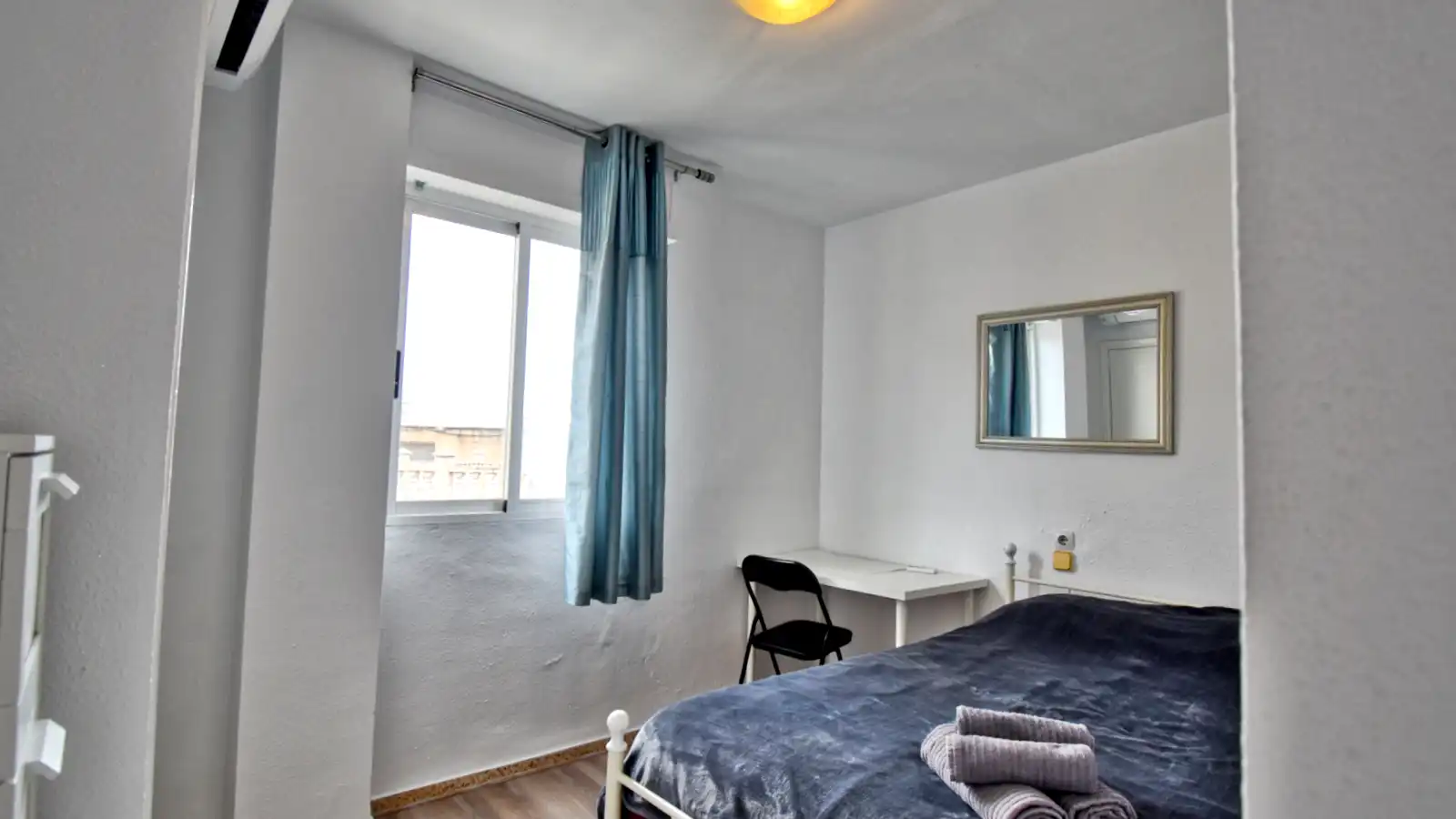 Schlafzimmer von Haus oder Chalet zum Verkauf in Gandia mit Klimaanlage, Heizung und Privatgarten
