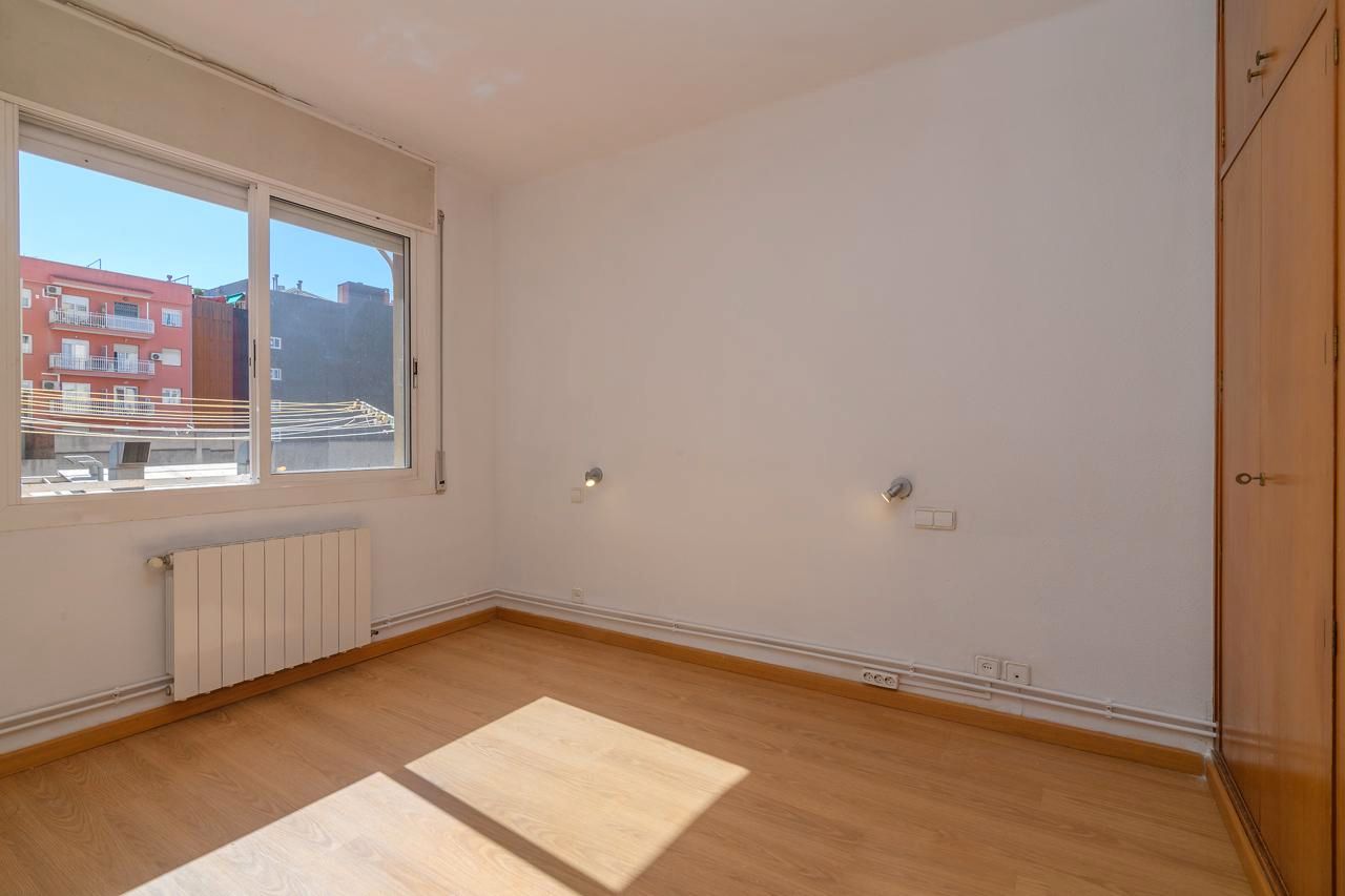 Flat for sale in Ronda de Sant Pau, Sant Antoni