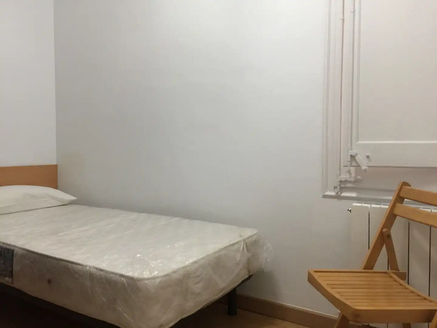 Dormitori de Apartament de lloguer en Girona amb Calefacció, Moblat i TV
