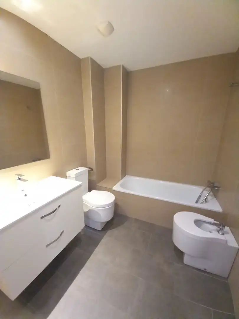 Baño de Piso de alquiler en Málaga con Terraza, Trastero y Horno
