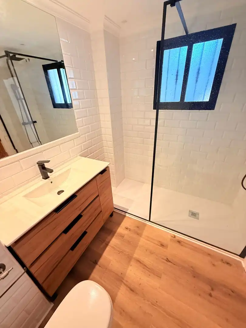 Baño de Piso en venta en Estepona con Aire acondicionado, Terraza y Piscina comunitaria