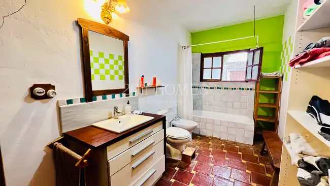 Baño de Finca rústica en venta en Úbeda con Jardín privado, Terraza y Piscina
