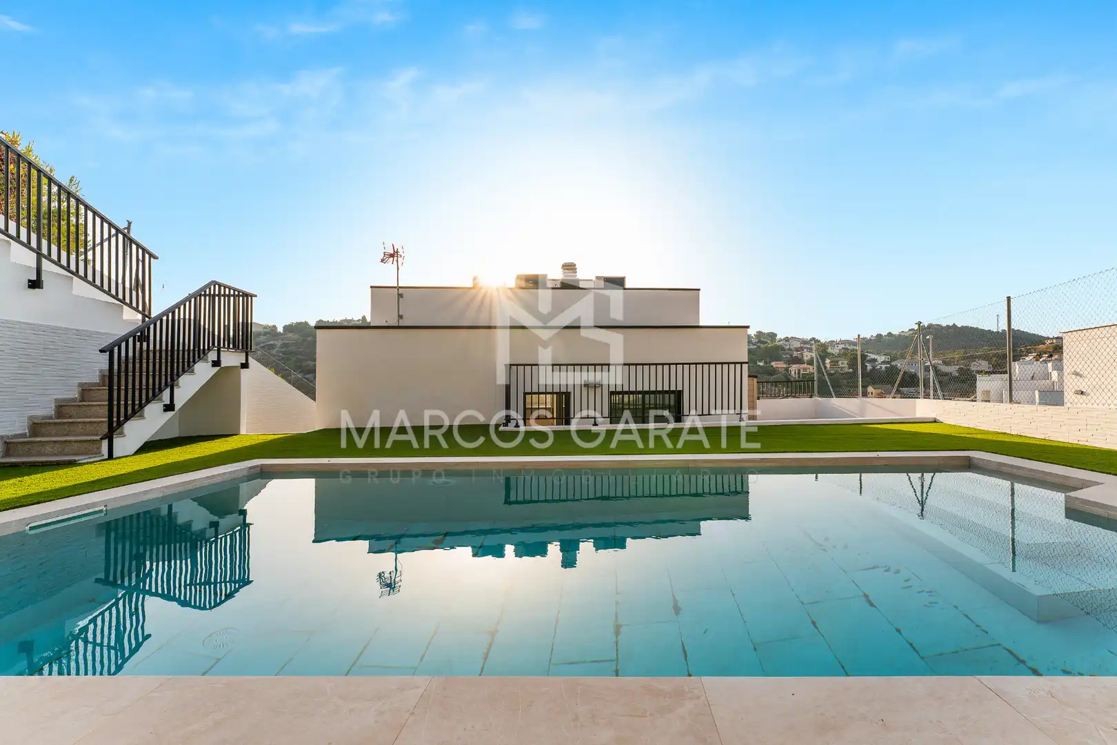 Casa con terraza en venta en Avinguda Marca Hispànica, imagen 2