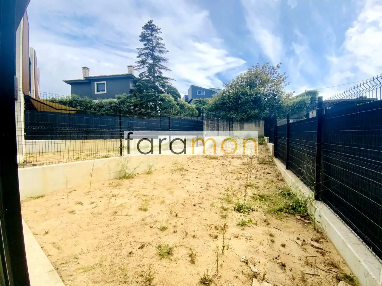 Casa adosada en venta en Nigrán con Calefacción, Jardín privado y Terraza