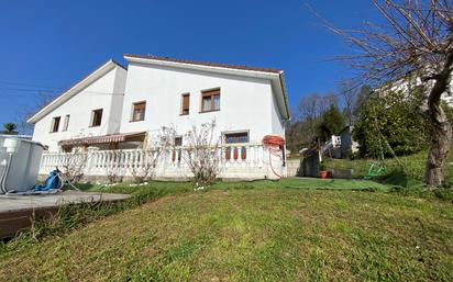 Außenansicht von Einfamilien-Reihenhaus zum verkauf in Durango mit Terrasse und Schwimmbad