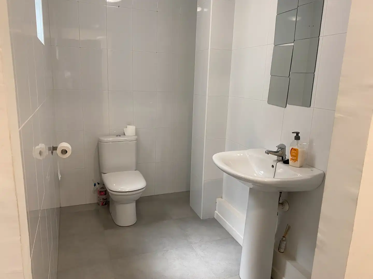 Commercial properties for rent in N/A, Instituts - Universitat