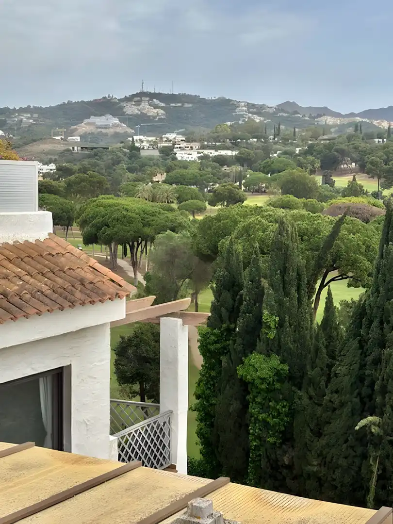 Außenansicht von Dachboden zum Verkauf in Marbella mit Klimaanlage, Terrasse und Schwimmbad