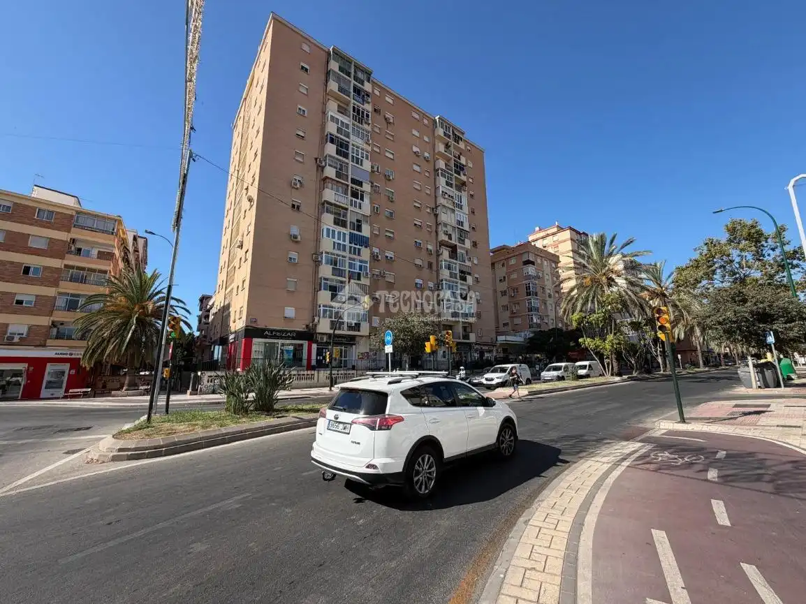 Flat with terrace for sale in Cruz de Humilladero