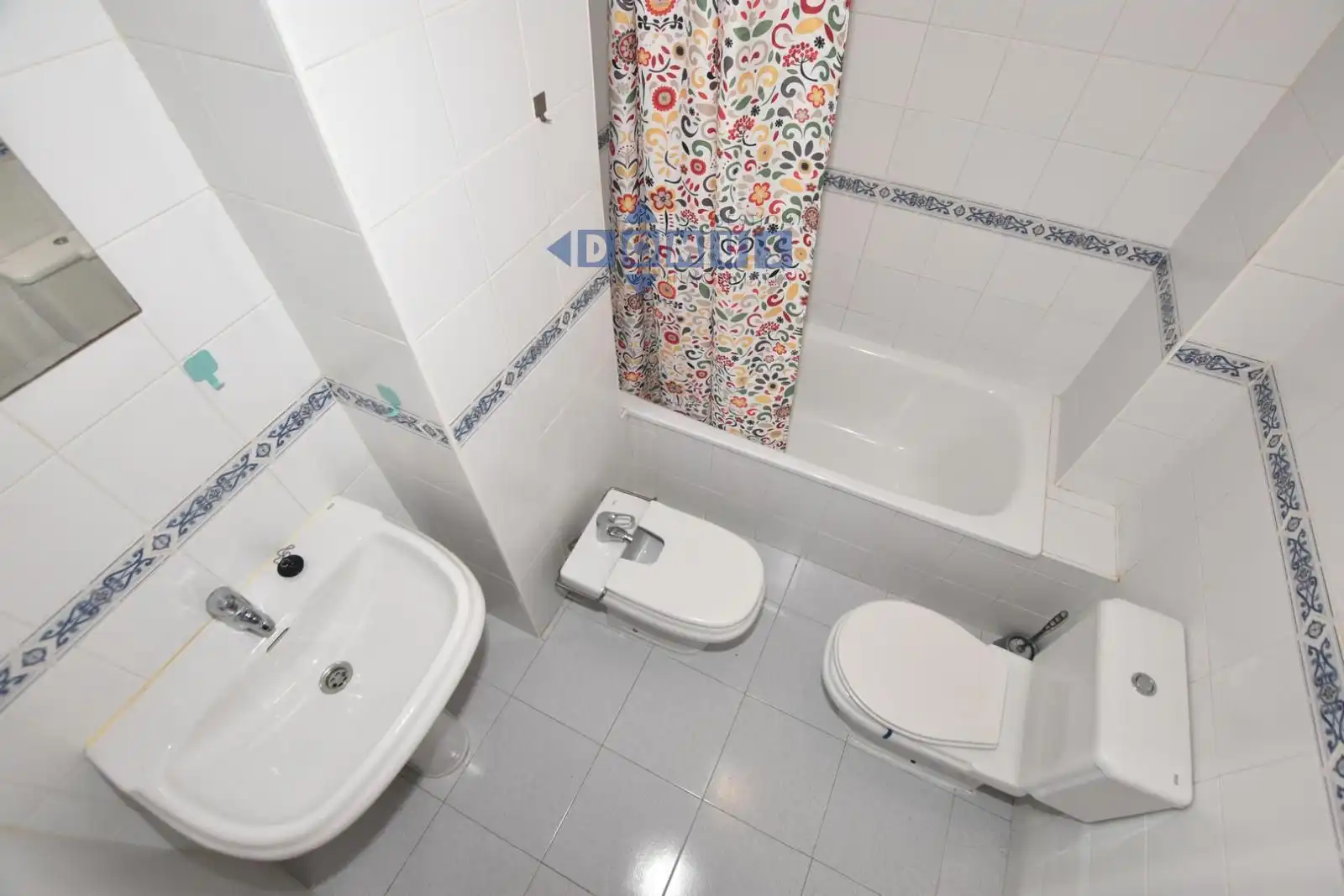 Bathroom of Flat for sale in Ronda  with Air Conditioner, Terrace and Furnished