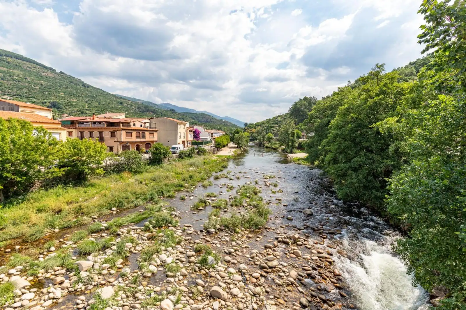 Vista exterior de Casa o xalet en venda en Navaconcejo amb Aire condicionat, Calefacció i Forn
