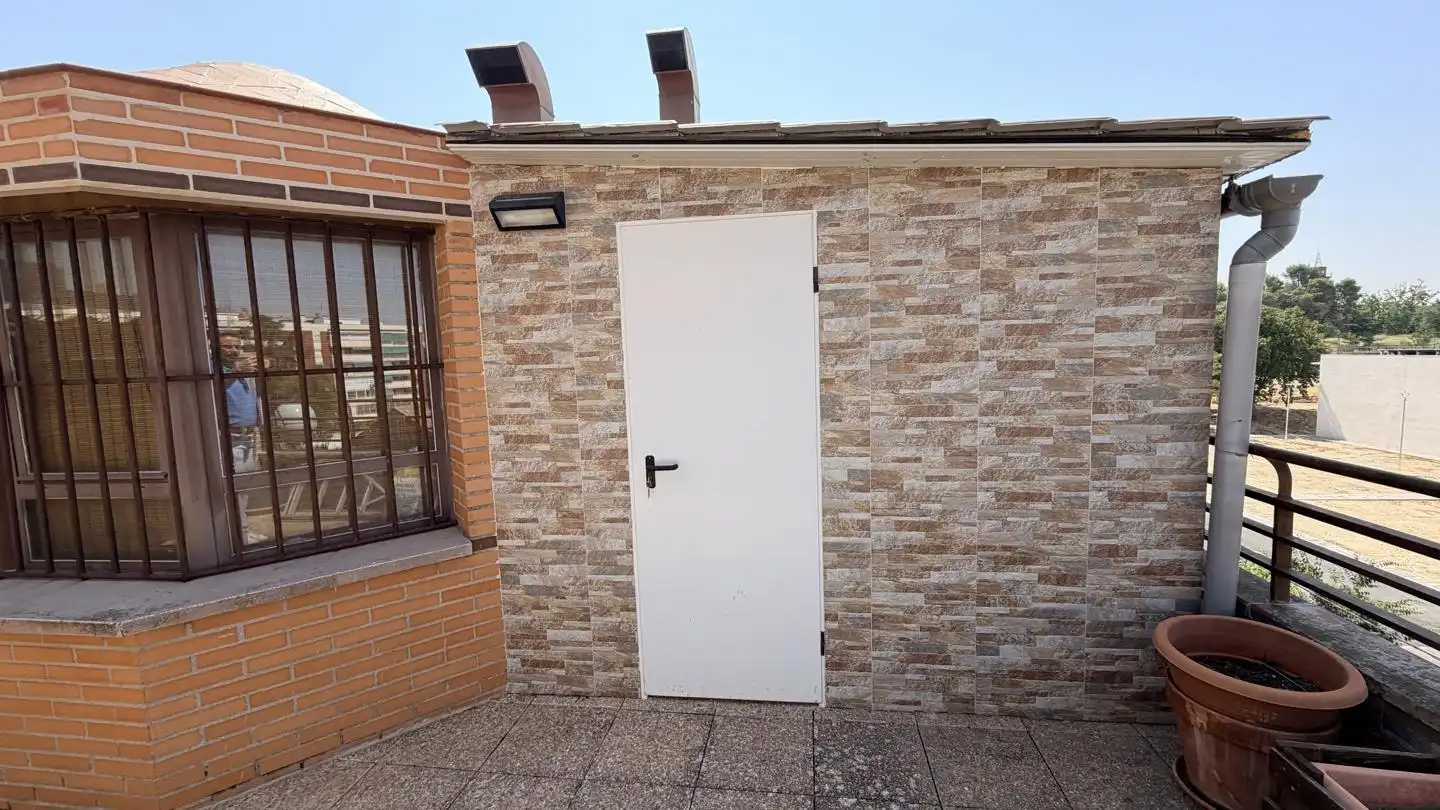 Vista exterior de Dúplex en venta en Madrid con Aire acondicionado, Calefacción y Parquet