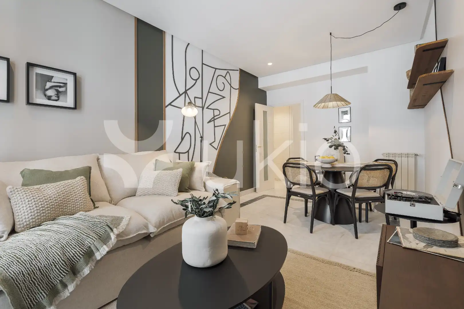 Sala de estar de Apartamento de alquiler en Madrid con Aire acondicionado, Calefacción y Amueblado