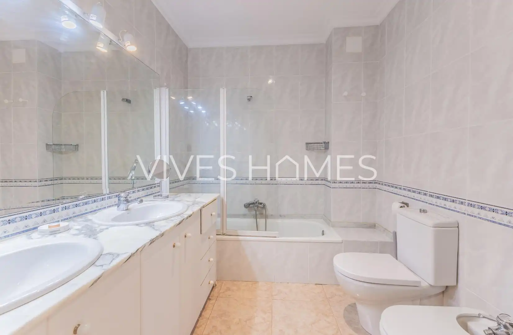 Bathroom of Houses for sale in Mataró  with Air Conditioner, Heating and Terrace
