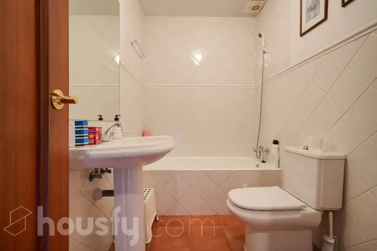 Bathroom of Houses for sale in Madrid  with Air Conditioner, Heating and Private garden