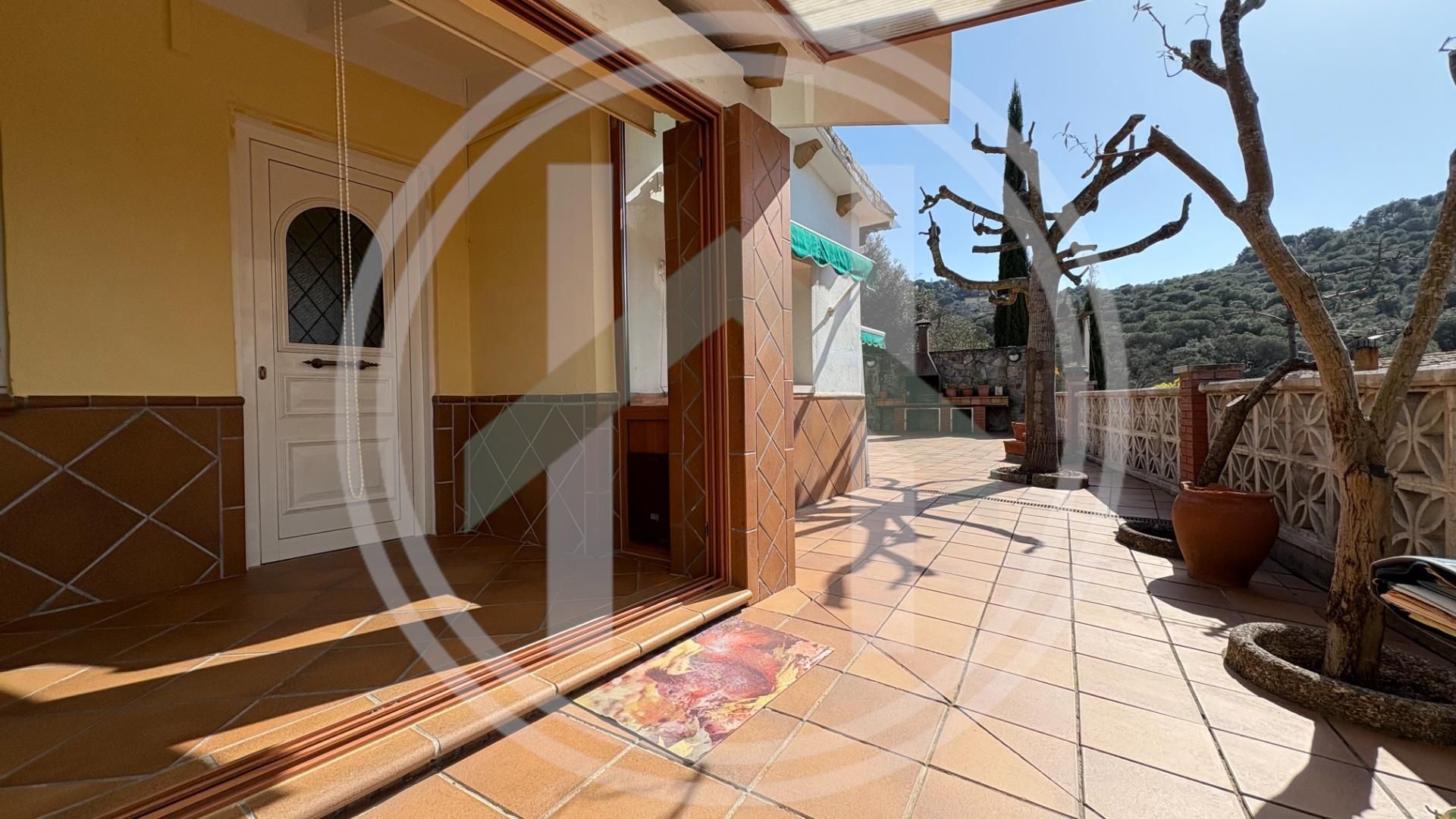 Vista exterior de Casa o xalet en venda en Vilanova del Vallès amb Aire condicionat i Jardí privat