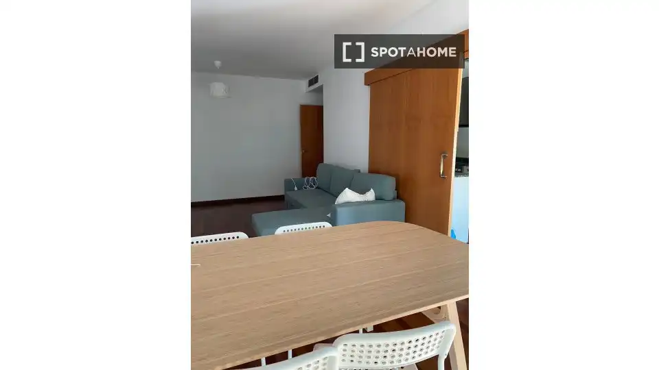 Room in Port Forum