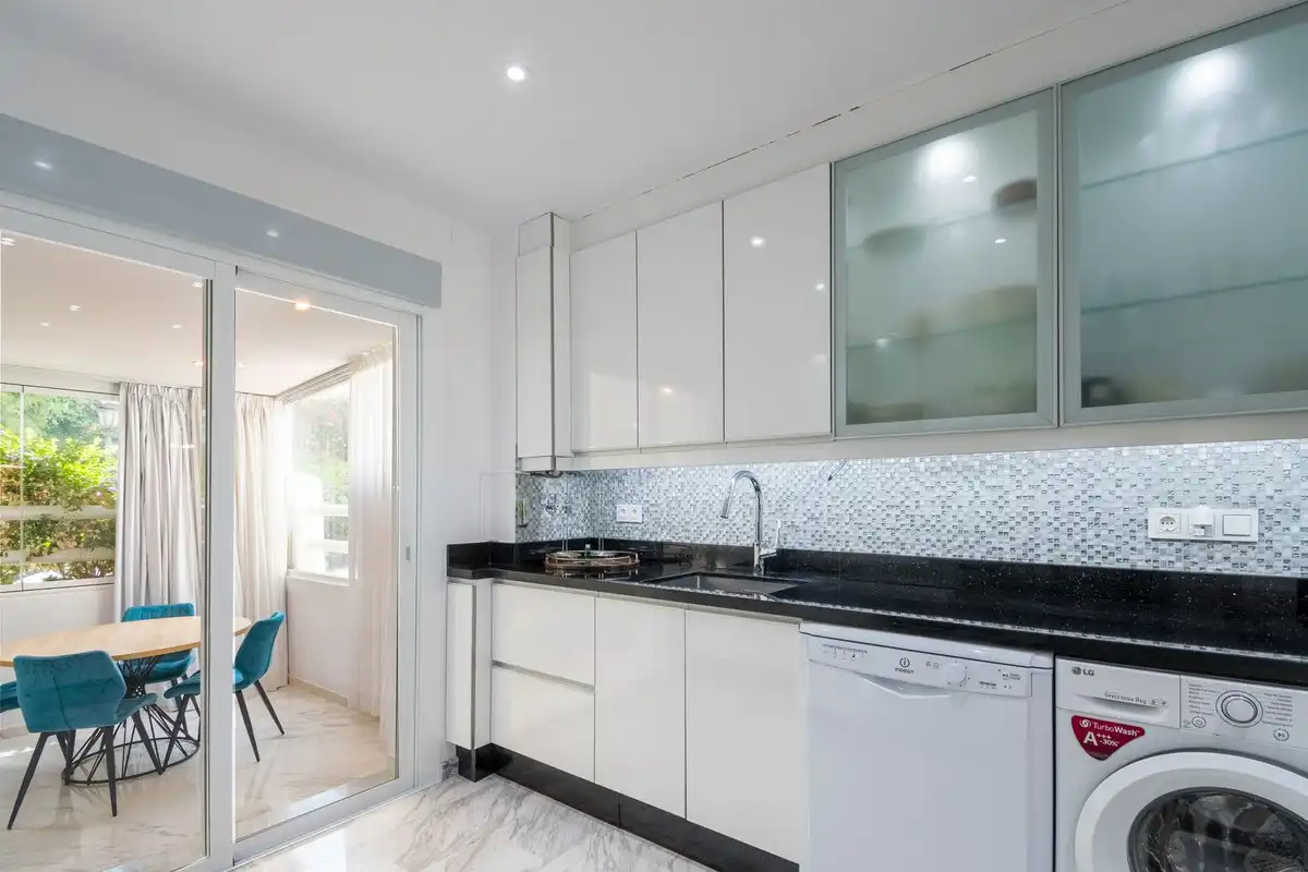 Kitchen of Ground floor for sale in Marbella  with Air Conditioner, Terrace and Storage room