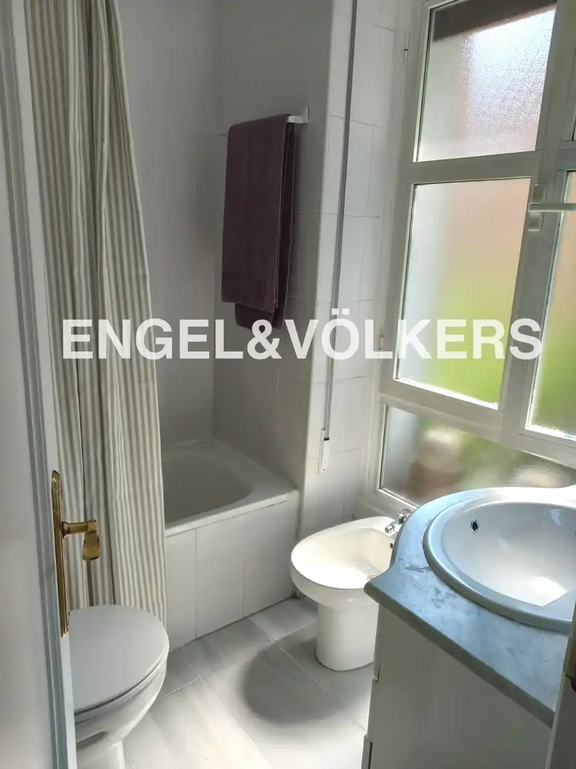 Badezimmer von Wohnung zur Miete in Madrid mit Klimaanlage, Heizung und Parkett