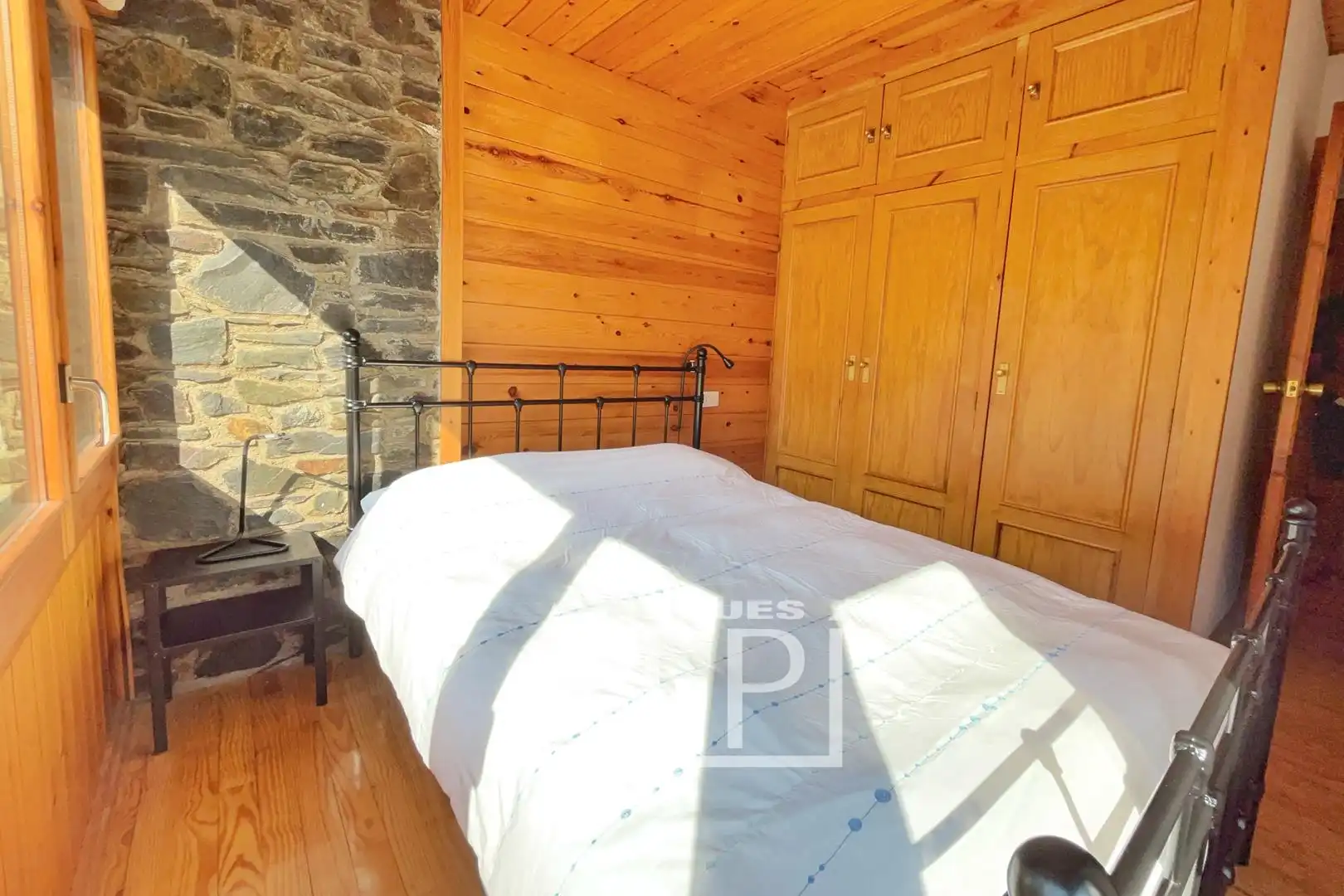 Dormitori de Casa adosada en venda en Fontanals de Cerdanya amb Calefacció, Parquet i Moblat