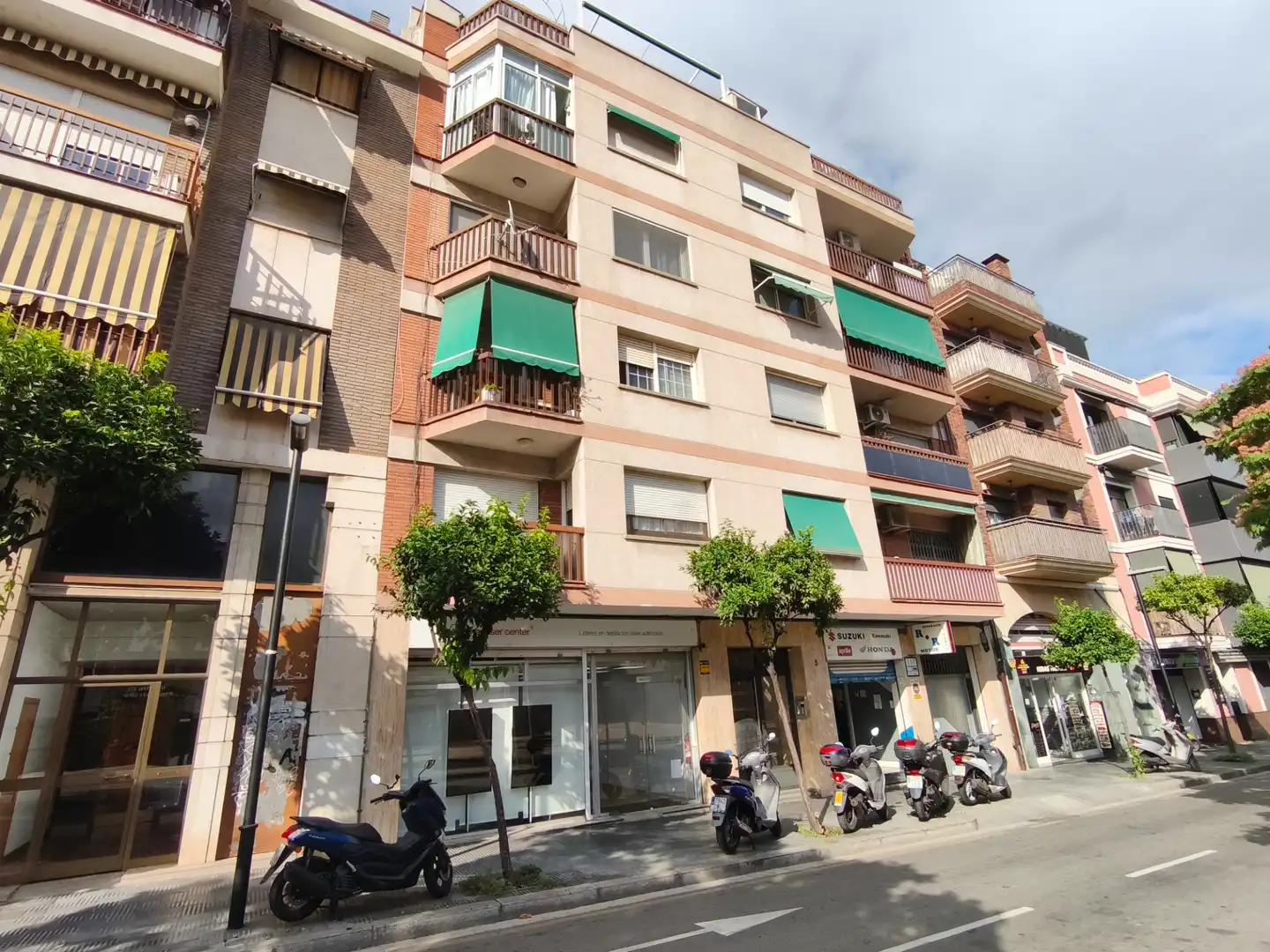 Vista exterior de Piso en venta en Sant Adrià de Besòs con Aire acondicionado, Calefacción y Terraza