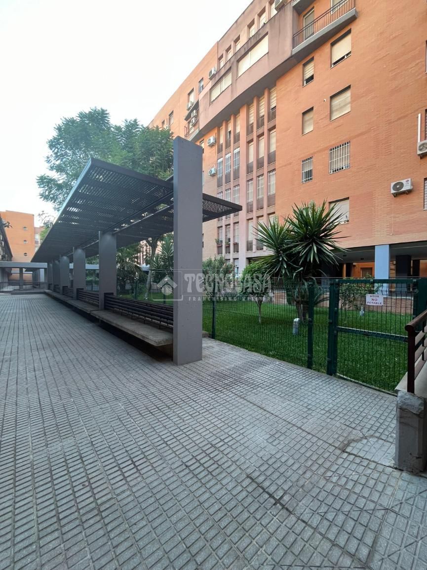 Vista exterior de Pis en venda en  Sevilla Capital amb Aire condicionat i Parquet