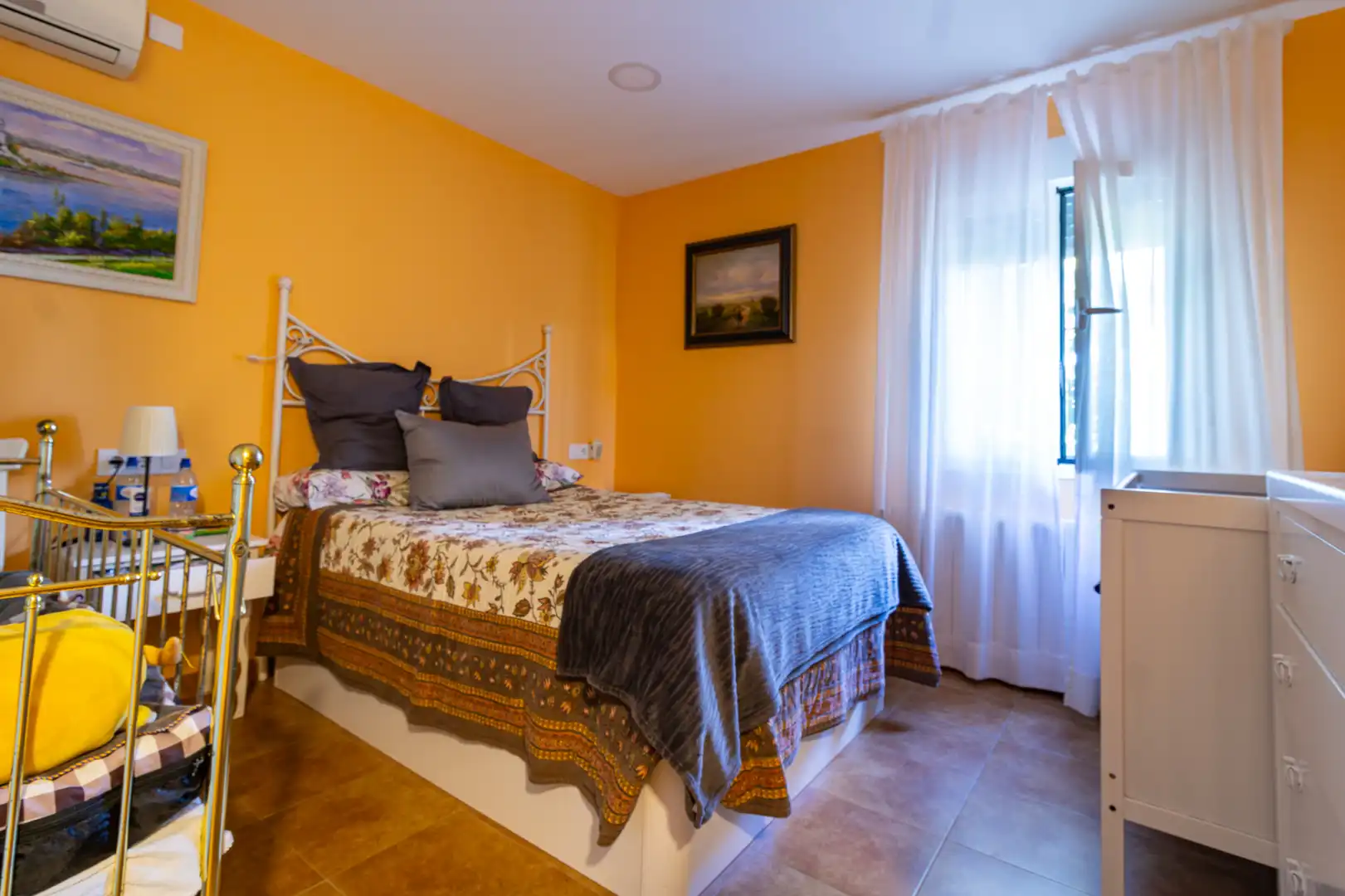 Habitación de Casa o chalet en venta en Bollullos de la Mitación con Aire acondicionado, Calefacción y Jardín privado