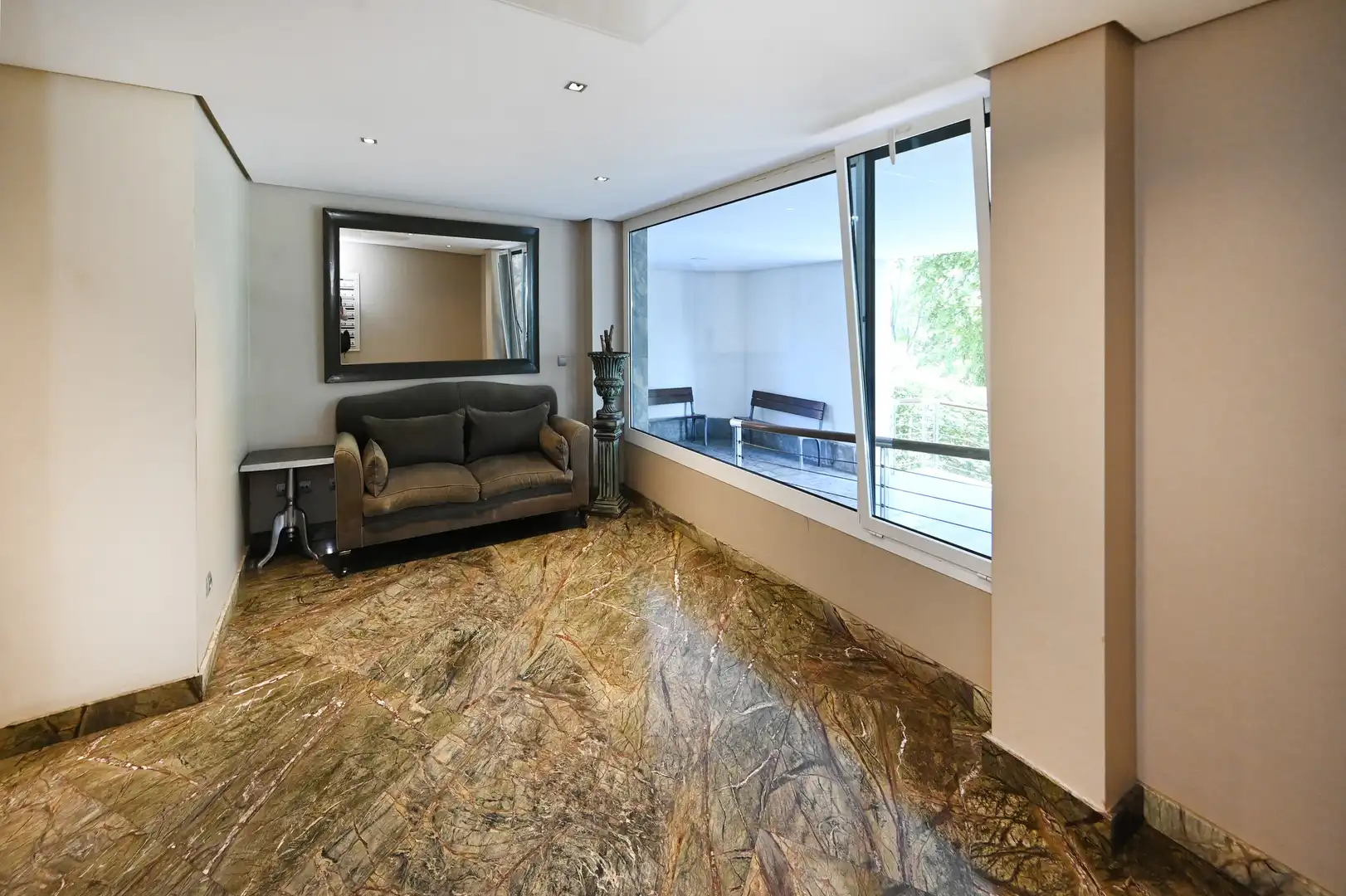 Flat for rent in Avenida Doctor Diego Madrazo, Valdenoja