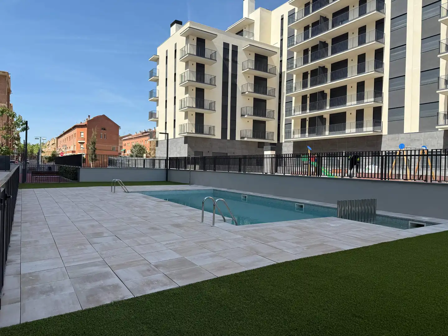 Schwimmbecken von Wohnung zur Miete in Viladecans mit Klimaanlage, Heizung und Privatgarten