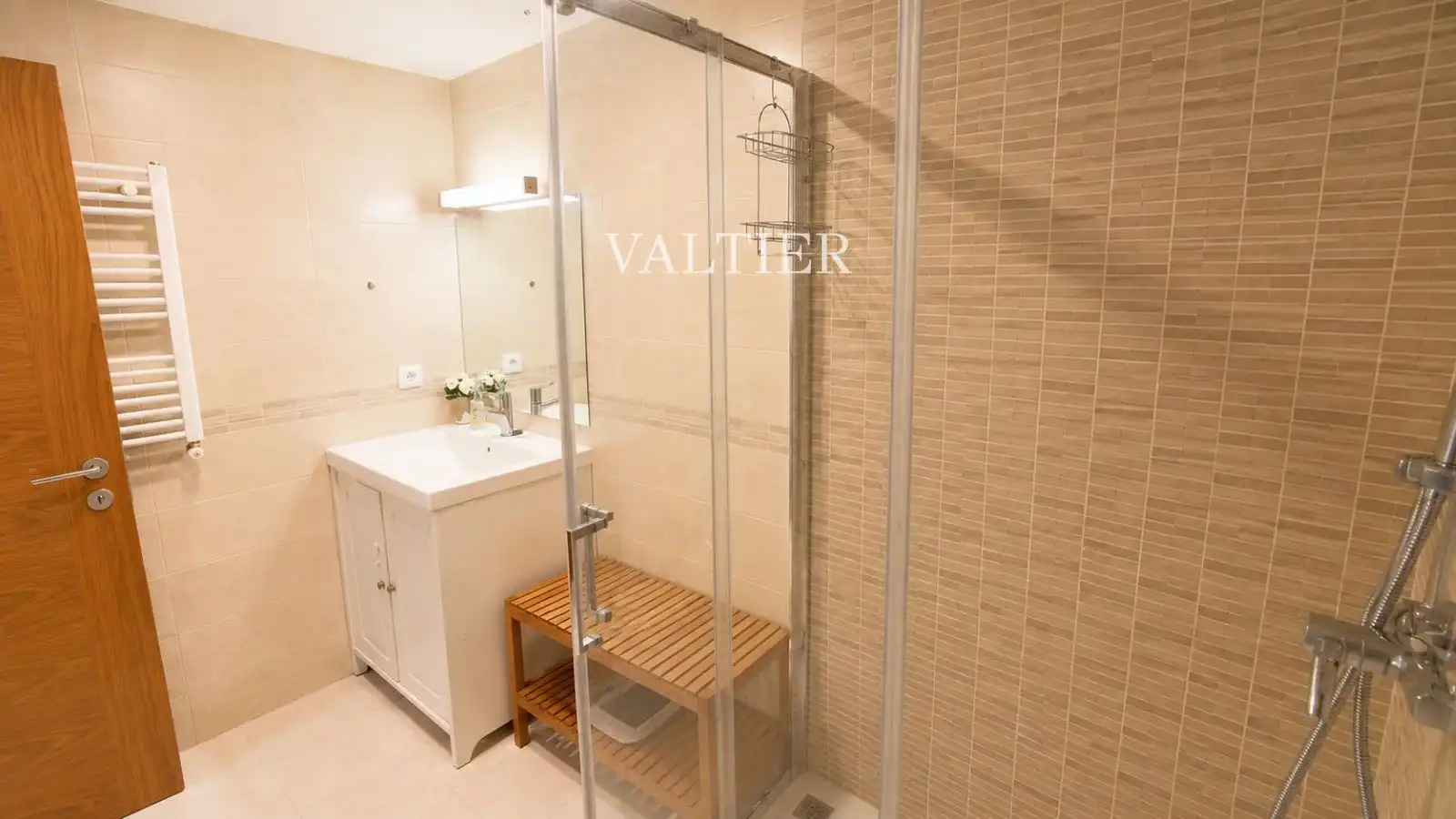 Bathroom of Flat for rent in Madrid  with Air Conditioner, Terrace and Furnished