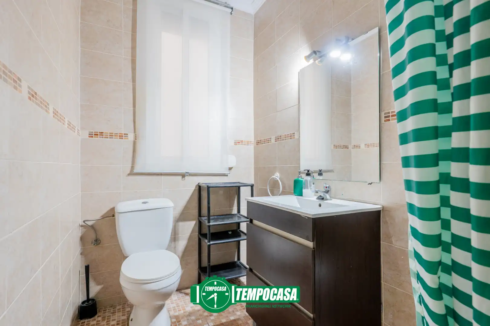Bathroom of Flat for sale in Valencia  with Air Conditioner and Oven