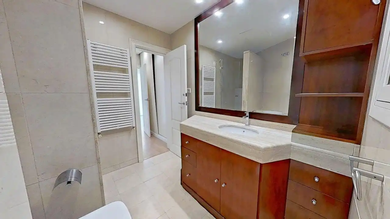 Baño de Piso en venta en Barcelona con Aire acondicionado, Calefacción y Amueblado