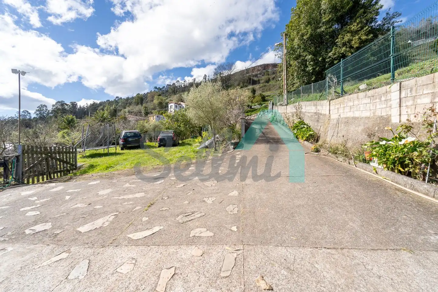 Vista exterior de Casa o xalet en venda en Oviedo  amb Jardí privat, Terrassa i Traster