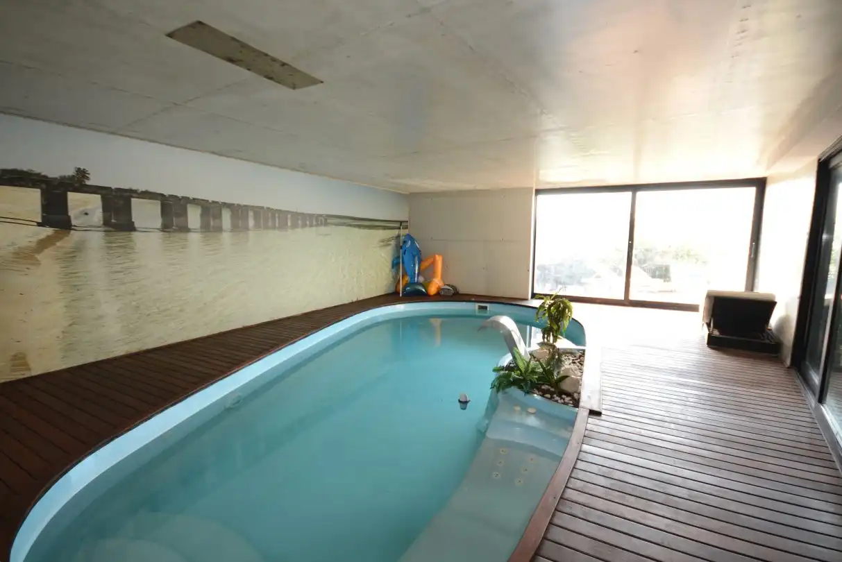 Piscina de Casa o xalet en venda en Donostia - San Sebastián  amb Aire condicionat, Calefacció i Jardí privat