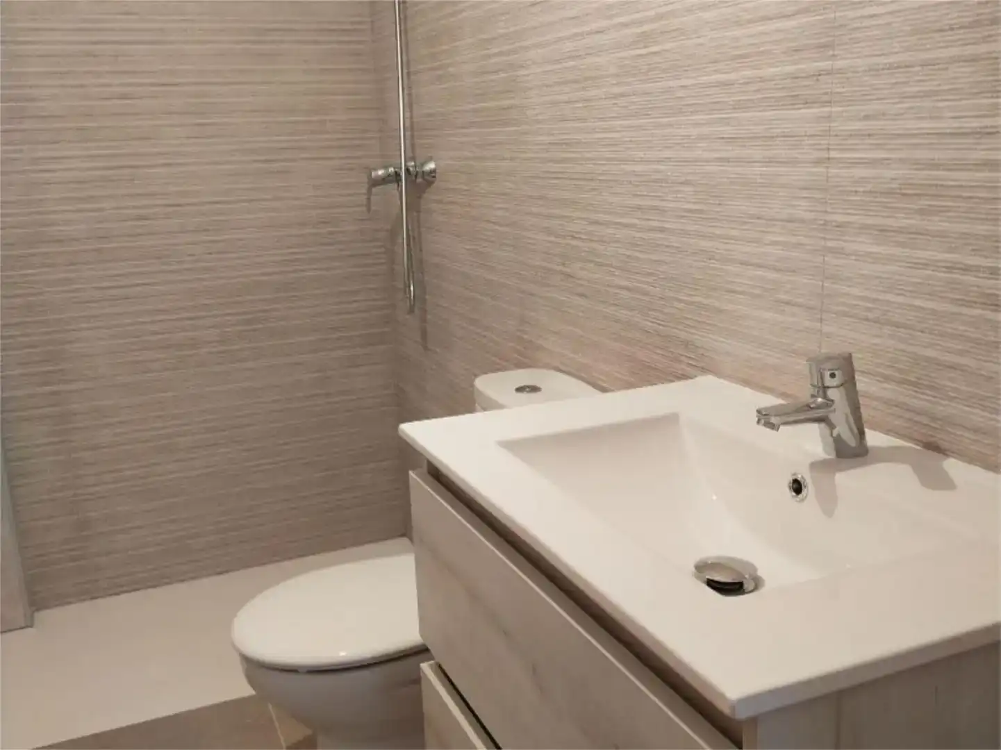Bathroom of Flat for sale in La Puebla de Alfindén, Zaragoza