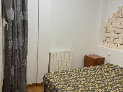 Schlafzimmer von Wohnung miete in  Zaragoza Capital mit Heizung, Parkett und Möbliert