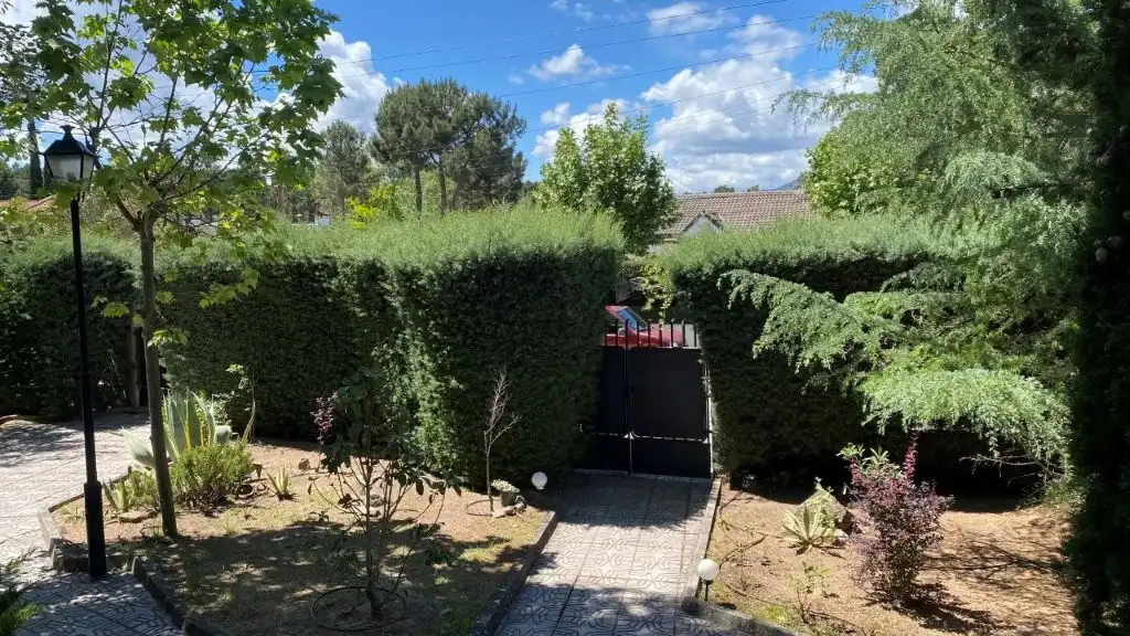 Jardí de Casa o xalet en venda en Cadalso de los Vidrios amb Aire condicionat, Calefacció i Jardí privat