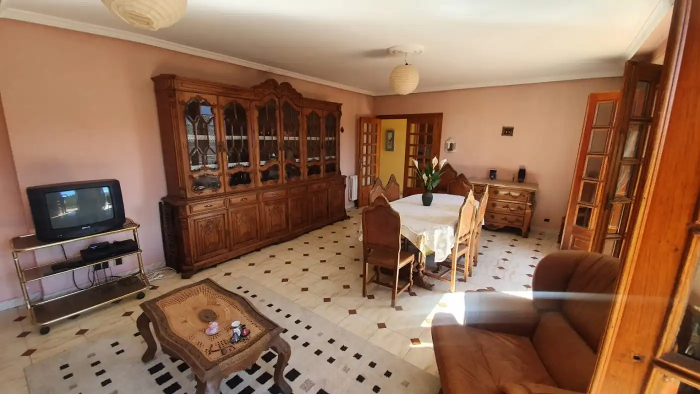 Menjador de Casa o xalet en venda en Ponferrada amb Calefacció, Jardí privat i Terrassa