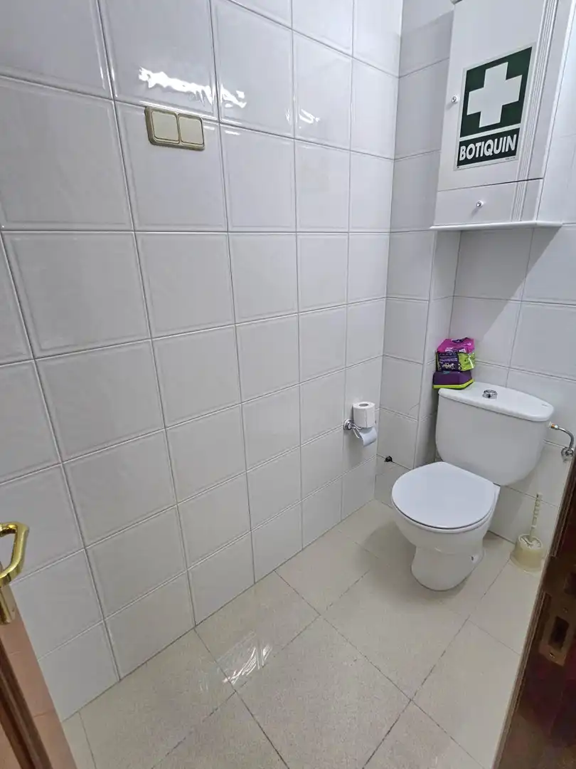 Bathroom of Commercial properties for rent in A Coruña Capital 