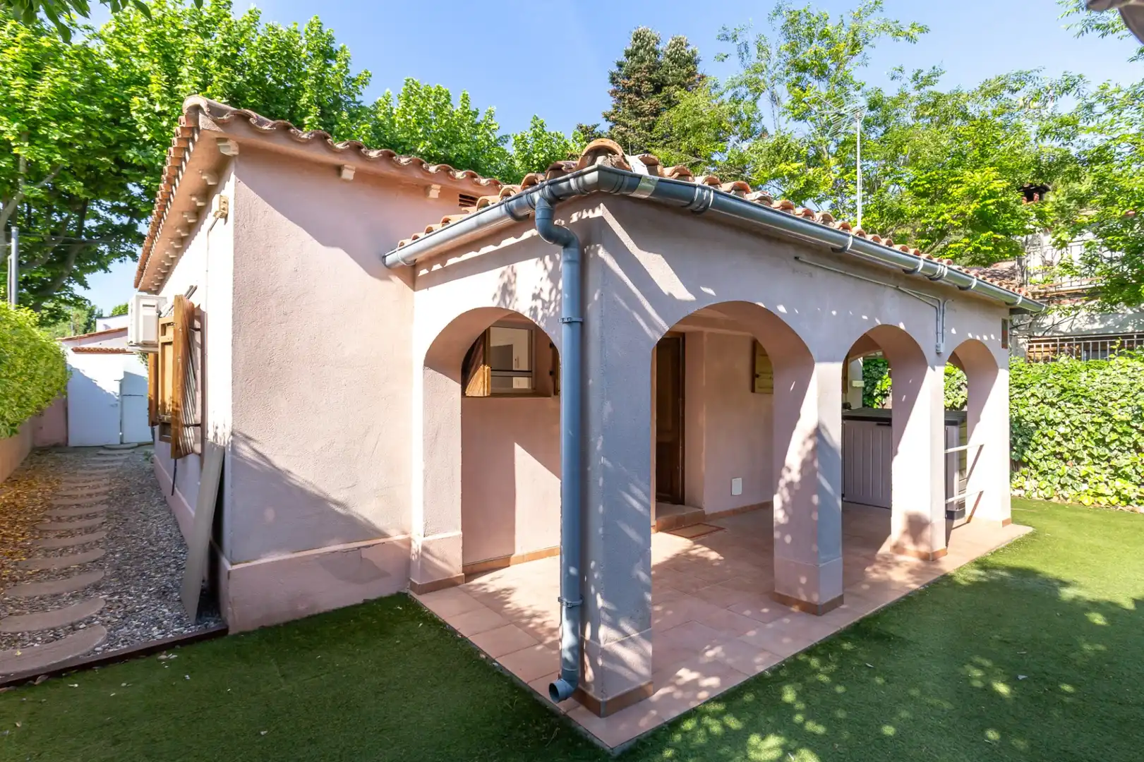 Exterior view of Houses for sale in Sant Cugat del Vallès  with Air Conditioner, Heating and Terrace
