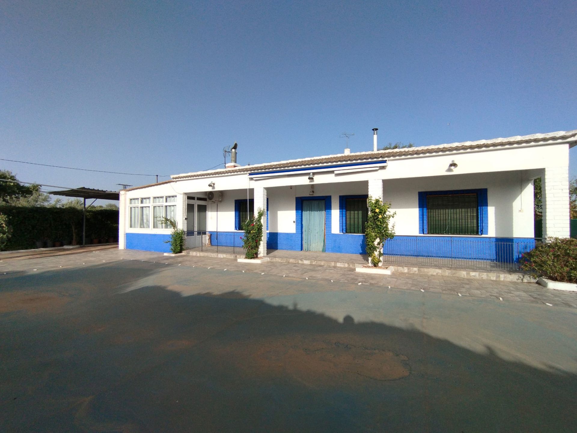 Vista exterior de Casa o xalet en venda en Argamasilla de Alba amb Aire condicionat, Calefacció i Jardí privat