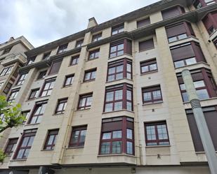 Vista exterior de Pis de lloguer en Gijón  amb Calefacció, Parquet i Moblat