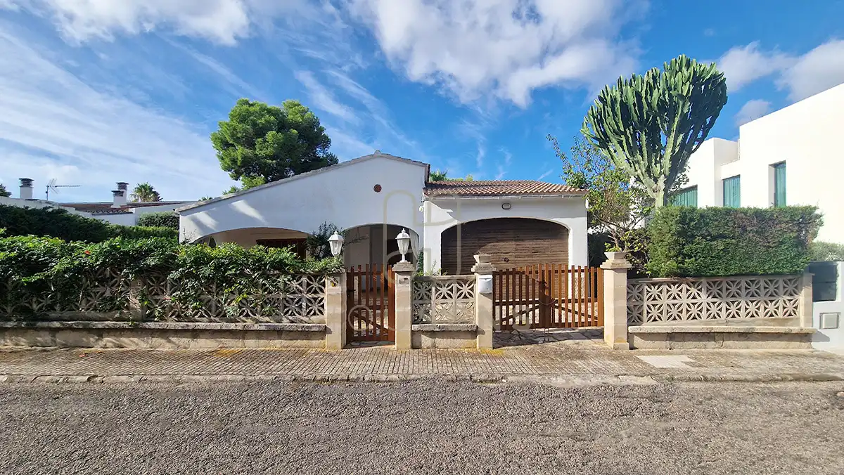 Detached house with garden for sale in Bacarés - Manresa - Bonaire
